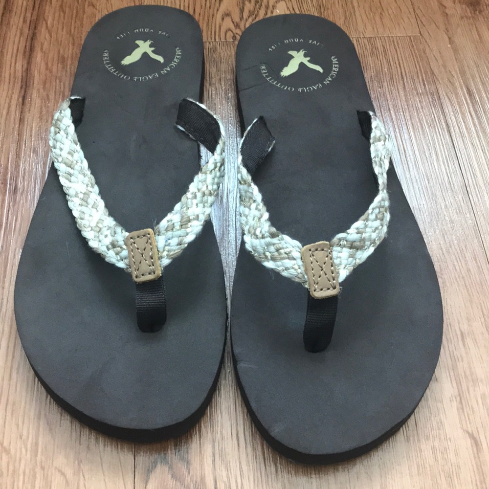 NEVER WORN AMERICAN EAGLE OUTFITTERS FLIP FLOPS